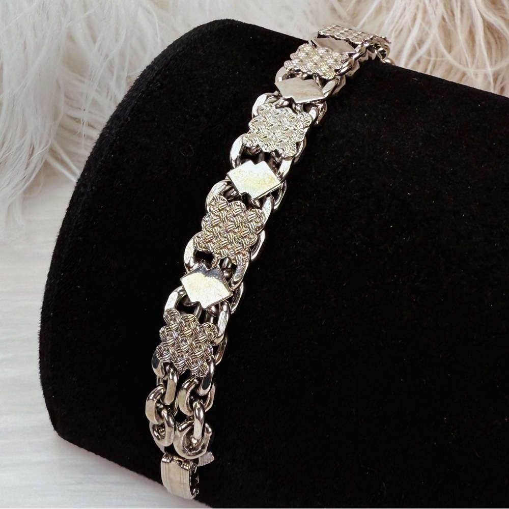 Beautiful vintage weighted Chunky Silvertone Chain Bracelet
